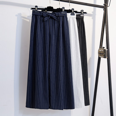 Нов модел дамски раиран панталон с панделка