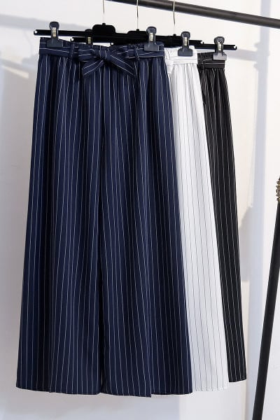 Нов модел дамски раиран панталон с панделка