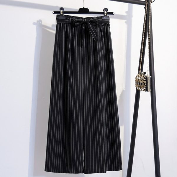 Нов модел дамски раиран панталон с панделка