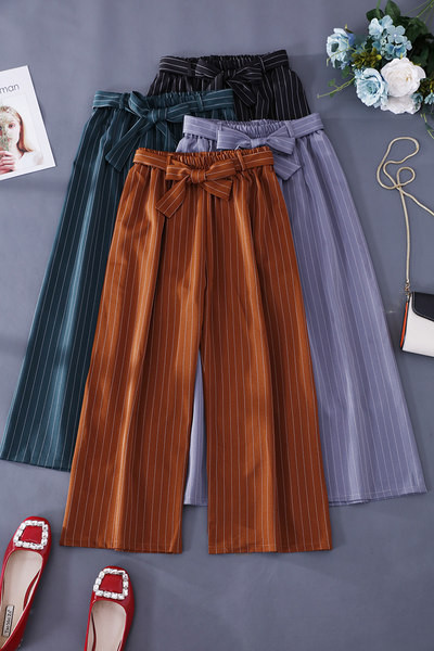 Moderni ženski model hlača na pruge širok