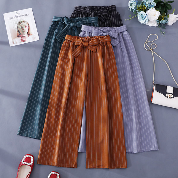 Moderni ženski model hlača na pruge širok