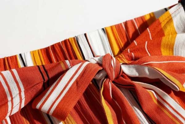 Широк раиран панталон с връзки