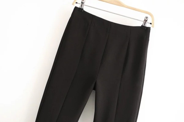 Модерен втален панталон с ципове в черен цвят