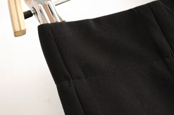 Модерен втален панталон с ципове в черен цвят