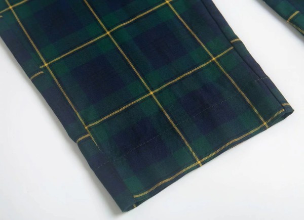 Pantaloni casual de damă în carouri