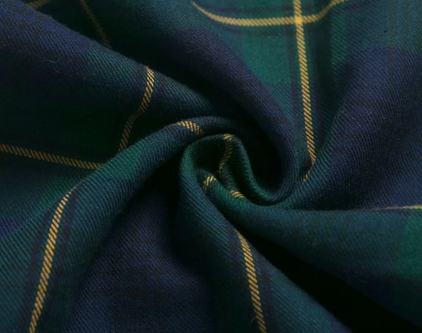 Pantaloni casual de damă în carouri