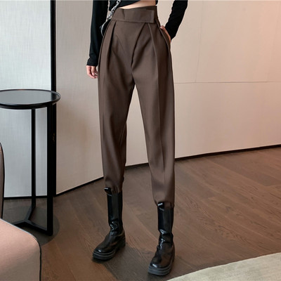 Нов модел дамски панталон с джобове 