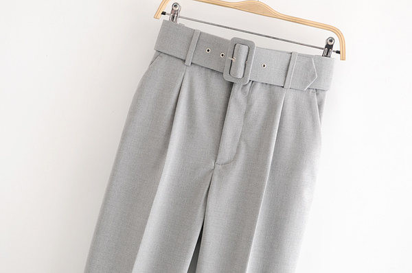Pantaloni eleganti de dama cu curea - model drept