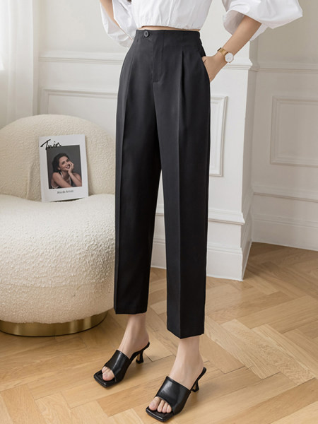 Нов модел дамски панталон в бял и черен цвят с висока талия