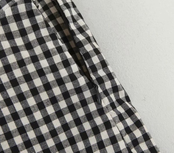 Pantaloni casual în carouri cu talie înaltă