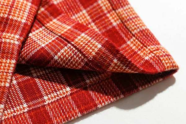 Pantaloni dama in carouri model drept