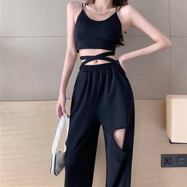 Pantaloni de dama cu o parte decupata si talie inalta