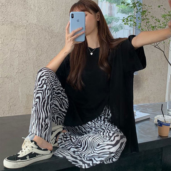 Pantaloni de dama cu animal print si talie inalta