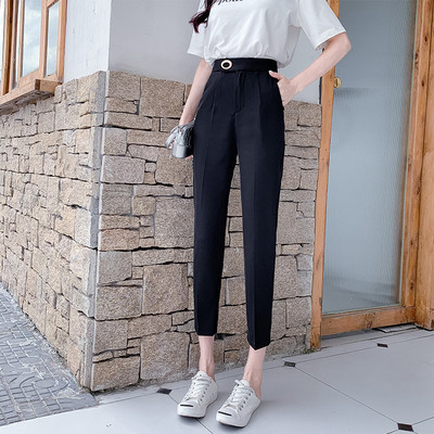 Дамски модерен панталон с колан и висока талия в черен и бял цвят 