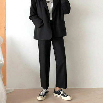 Дамски прав панталон с широки крачоли в черен цвят