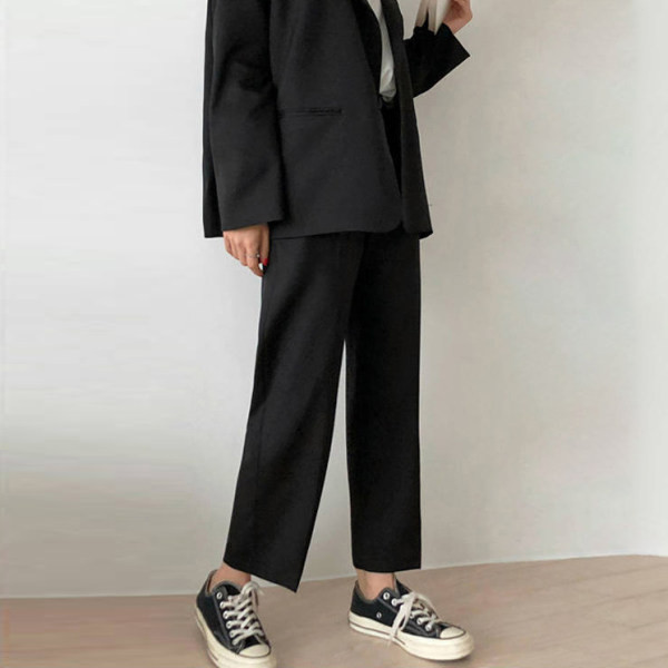 Дамски прав панталон с широки крачоли в черен цвят