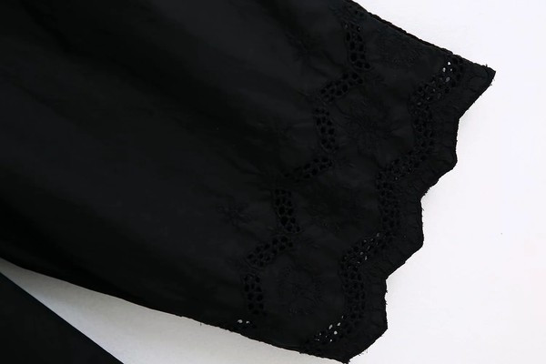 Pantaloni largi de dama cu talie elastica si broderie