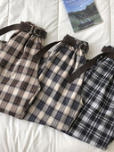 Кариран дамски панталон с колан и джобове