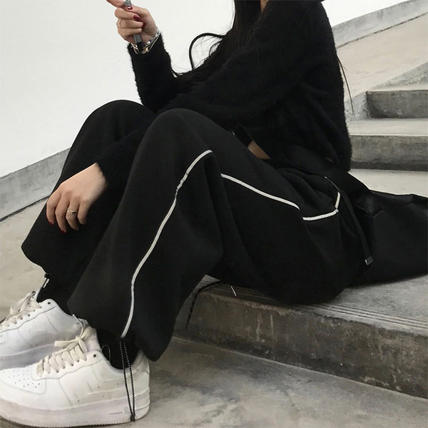 Дамски широк панталон с бял кант отстрани