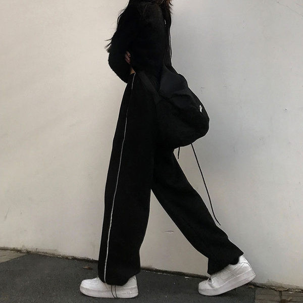 Дамски широк панталон с бял кант отстрани