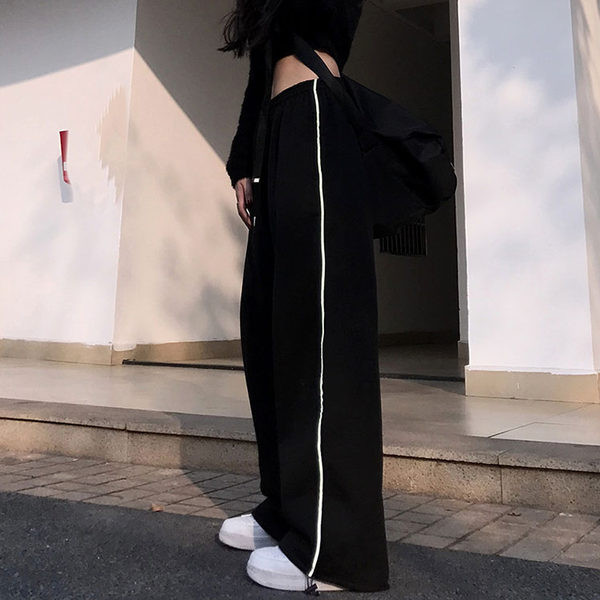 Дамски широк панталон с бял кант отстрани