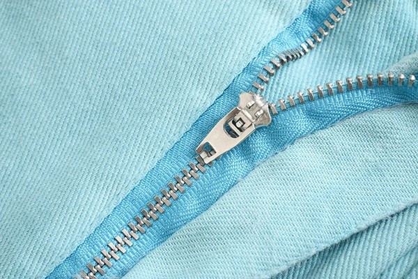 Pantaloni de dama cu bustiere si buzunare