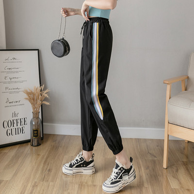 Pantaloni sport de damă cu margini în alb și negru