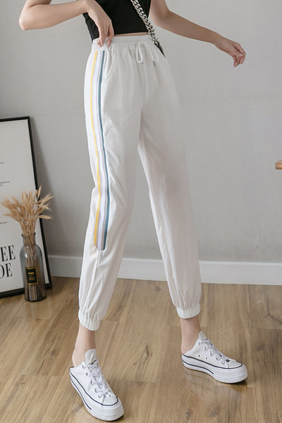 Pantaloni sport de damă cu margini în alb și negru