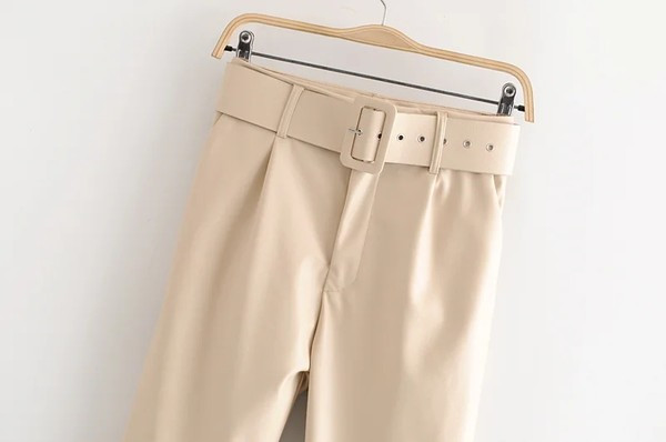 Pantaloni moderni din piele ecologica cu curea in mai multe culori