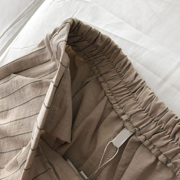 Pantaloni dama in dungi cu talie inalta - model drept