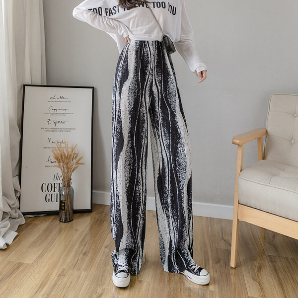 Model lat de pantaloni de dama colorati