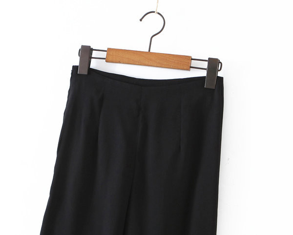 Дамски черен панталон с висока талия - широк модел