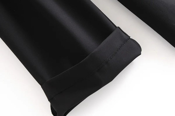 Pantaloni de dama decupati de culoare neagra