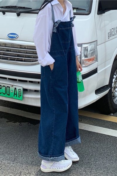 Salopeta de dama din denim model lat cu buzunare