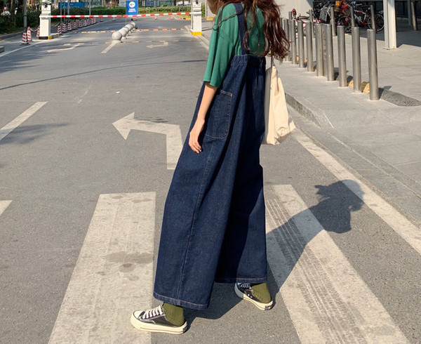 Salopeta de dama model nou din denim cu bretele