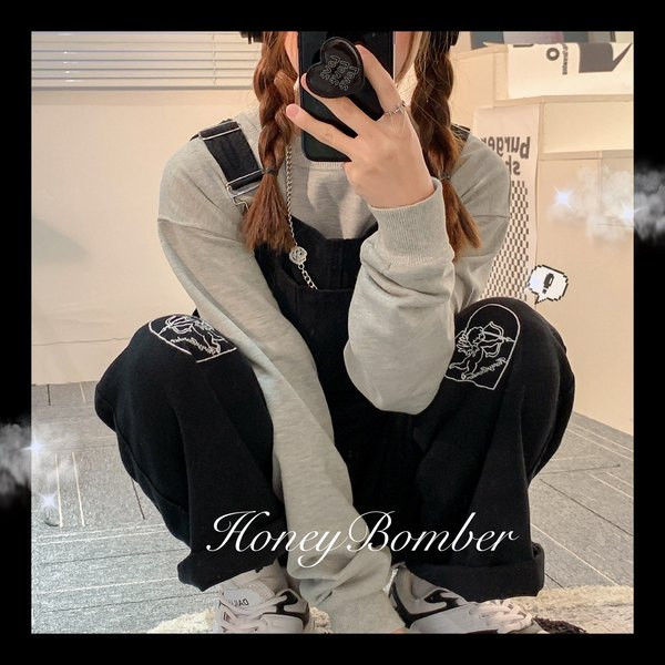 Salopeta de dama cu broderie in alb si negru