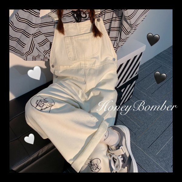 Salopeta de dama cu broderie in alb si negru