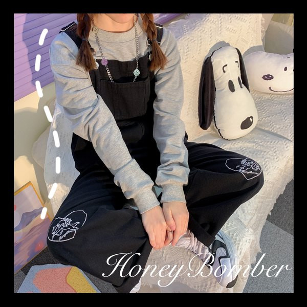 Salopeta de dama cu broderie in alb si negru