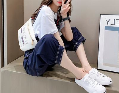 Salopetă modernă de damă în negru și albastru