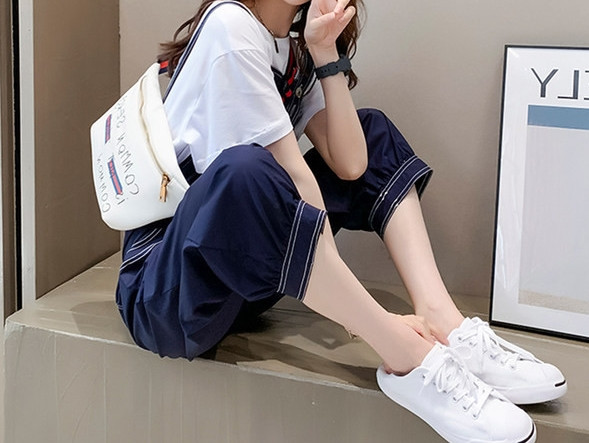 Salopetă modernă de damă în negru și albastru