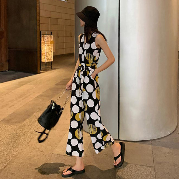 Salopetă de damă actuală cu buline, cu decolteu în V și curea