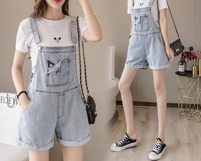 Pantaloni scurți casual de damă din denim în albastru