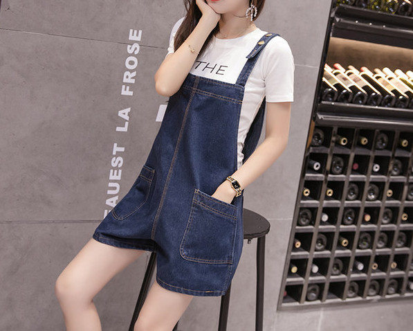 Pantaloni scurți casual de damă din denim în albastru