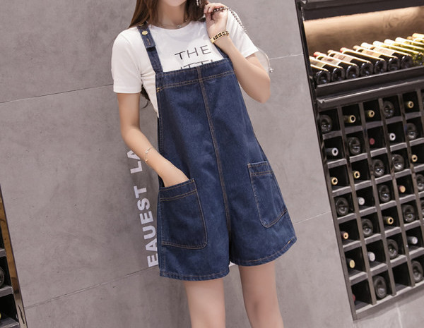 Pantaloni scurți casual de damă din denim în albastru