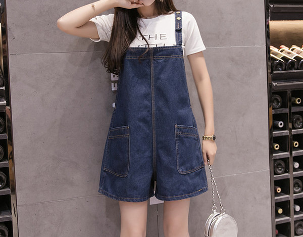 Pantaloni scurți casual de damă din denim în albastru