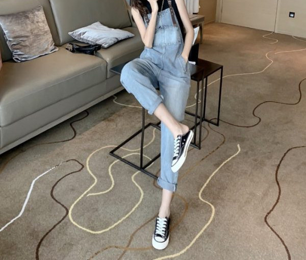 Νέο μοντέλο γυναικεία ολόσωμη φόρμας τζιν σε μπλε χρώμα