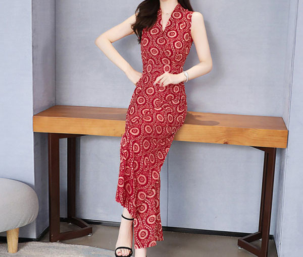 Salopetă colorată din șifon de damă, cu decolteu spitz