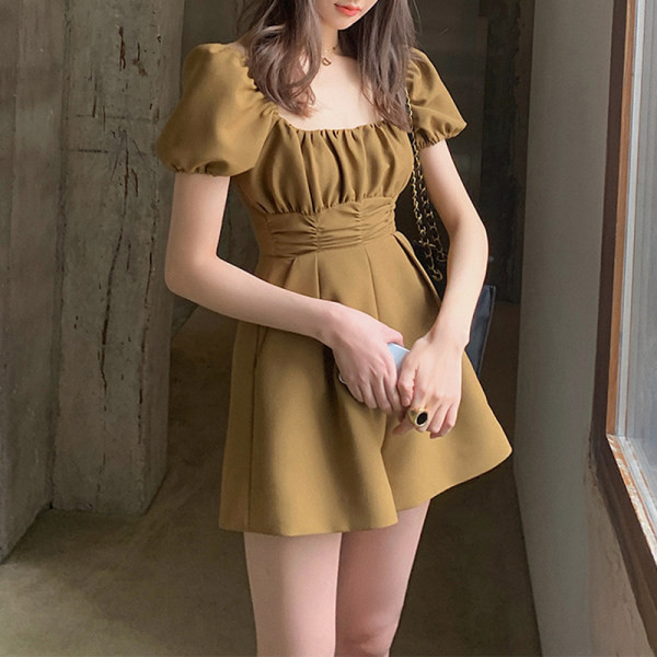 Model nou de salopetă de damă cu decolteu pătrat și mâneci bufante