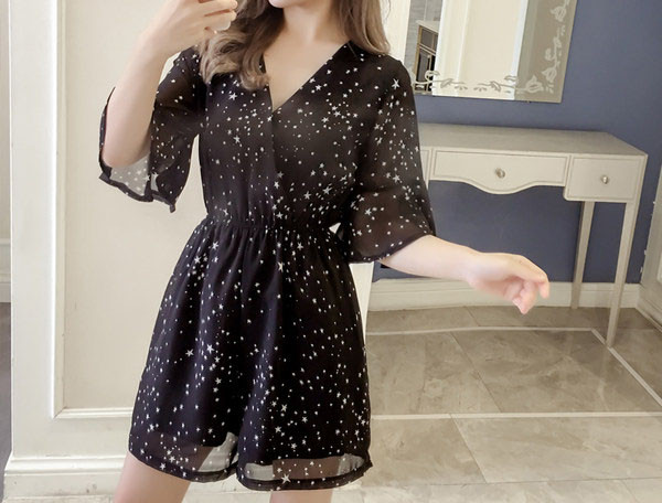 Salopetă casual de damă din șifon, cu decolteu în V