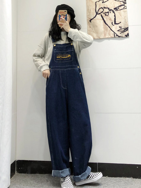 Salopeta de dama din denim cu broderie in albastru